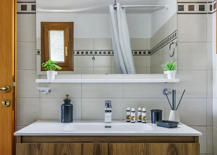 Margini, Private Pool & Sea View * 스코펠로스 타운